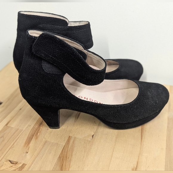 Sasha London Black Suede Vera Ankle Strap Pumps Low Heel Comfort Walking 8.5 - Picture 5 of 10